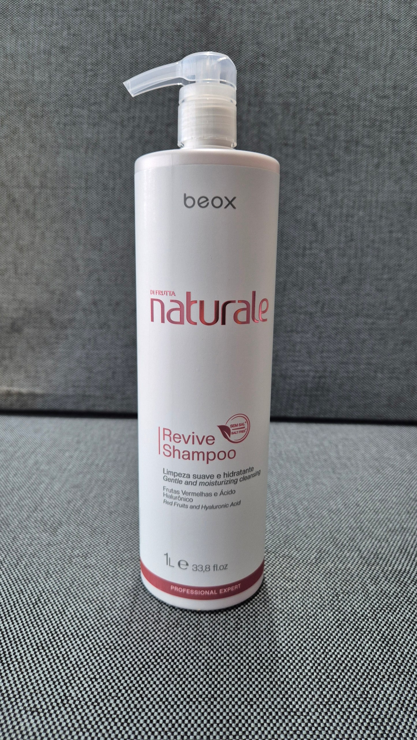 Naturale Revitalizing Shampoo by Beox professional Shampoo for Hydration, highlighted packaging